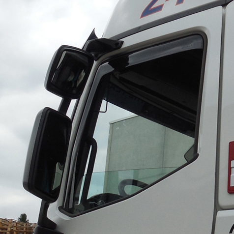 Wind deflectors for front doors standard fixing