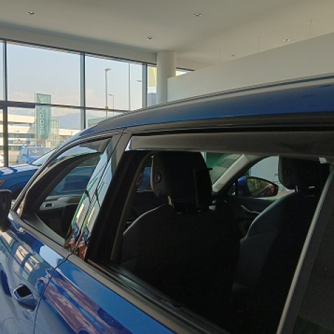 Wind deflectors for front and rear doors