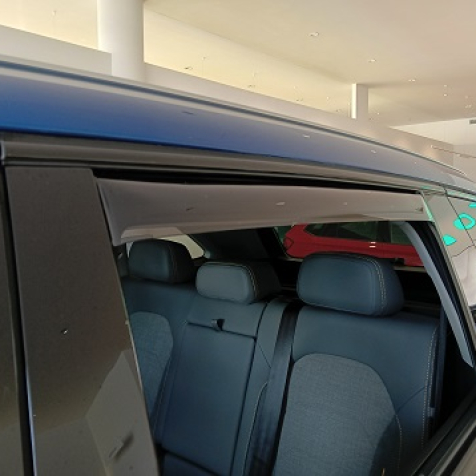 Wind deflectors for front and rear doors