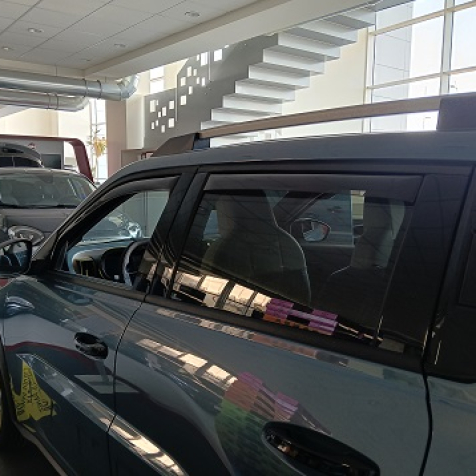 Wind deflectors for front and rear doors