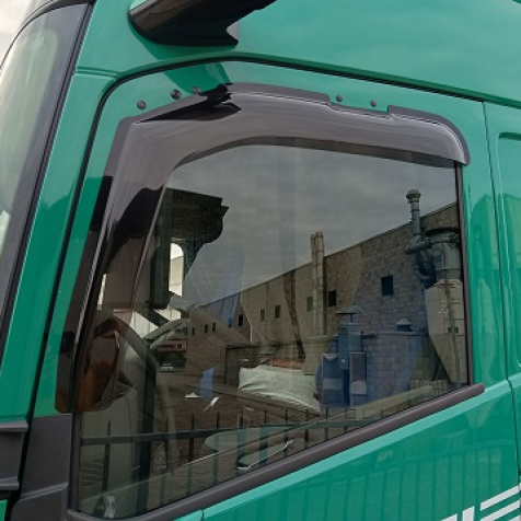 Wind deflectors for front doors standard fixing