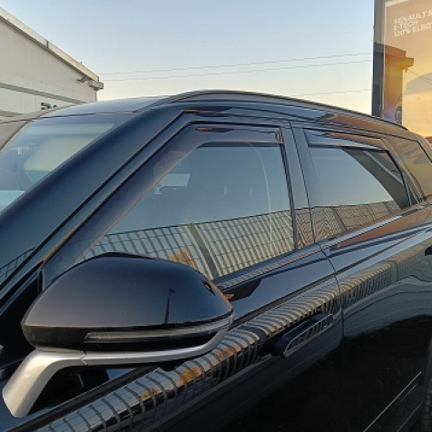 Wind deflectors for front doors standard fixing