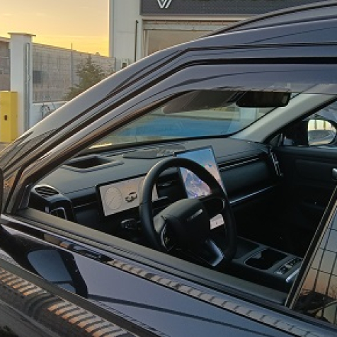 Wind deflectors for front doors standard fixing