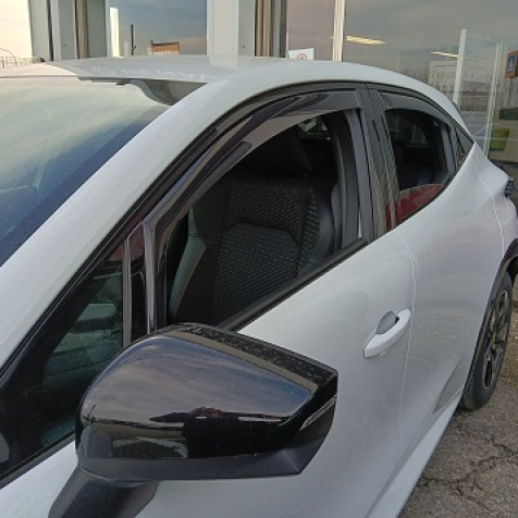 Wind deflectors for front and rear doors