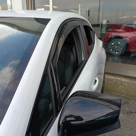 Wind deflectors for front doors standard fixing