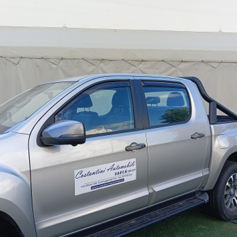 Wind deflectors for front doors standard fixing