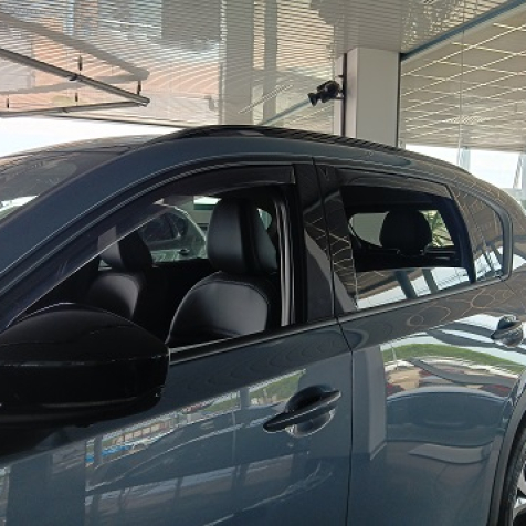 Wind deflectors for front doors standard fixing