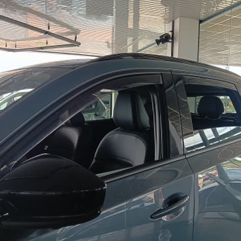 Wind deflectors for front and rear doors